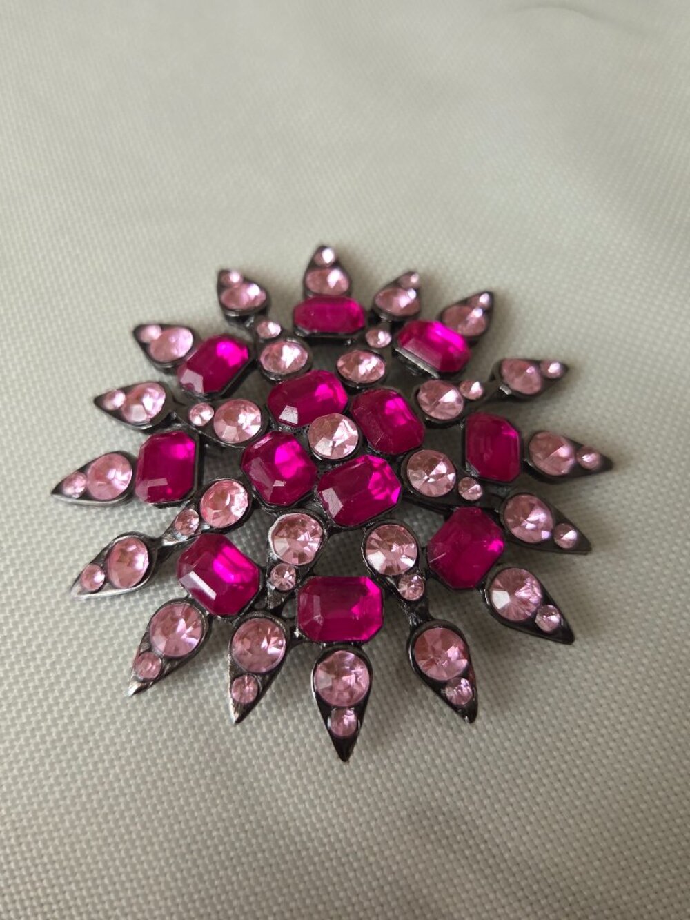 Vintage Starburst Floral Brooch